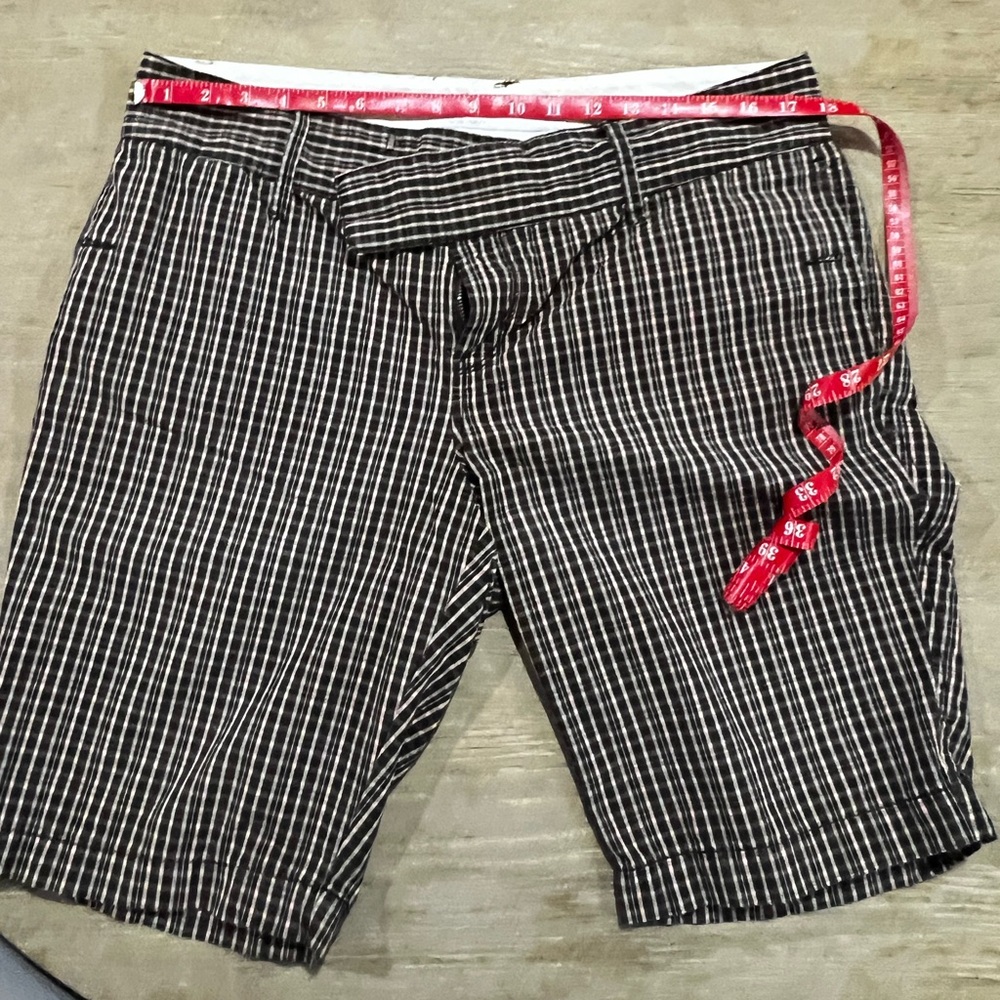 Old Navy Plaid Bermuda Shorts Women’s 14 Mid-Rise Black Pink Check - Picture 3 of 8